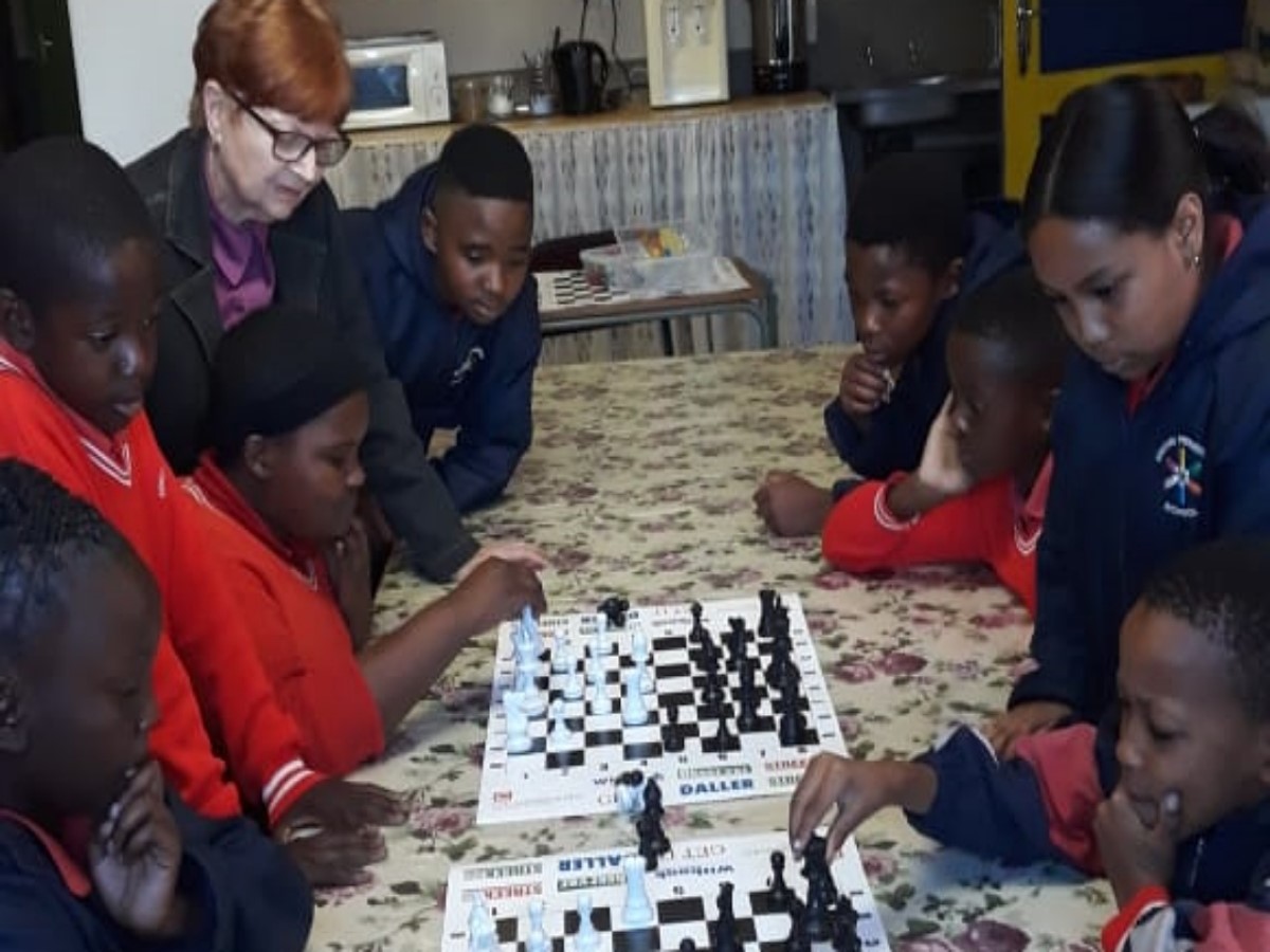 EDUCARE3 learners playing chess